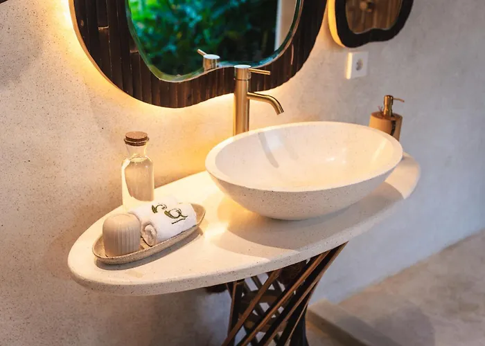Earth Bali Luxury Bamboo Sidemen (Bali)